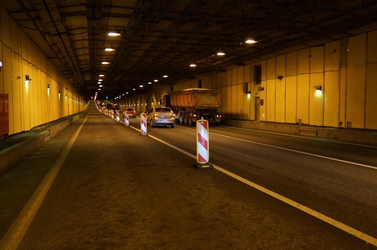 В тоннеле петербургской дамбы будут полностью перекрывать несколько полос