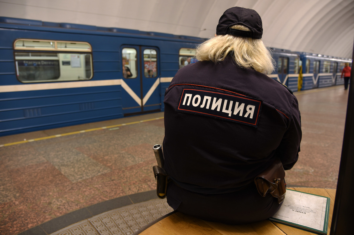 Движение на оранжевой ветке метро затруднено от «Площади Александра Невского» до «Спасской»