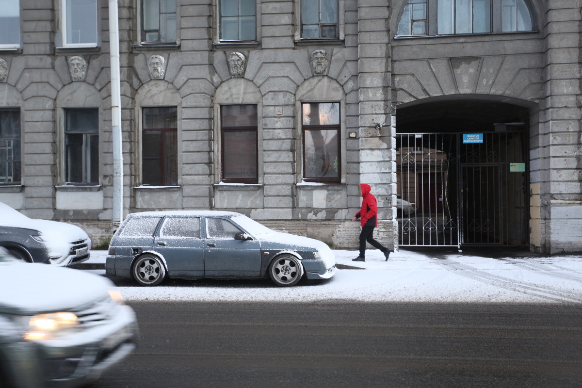 Жилищный комитет проверит уборку снега и наледи в центре Петербурга