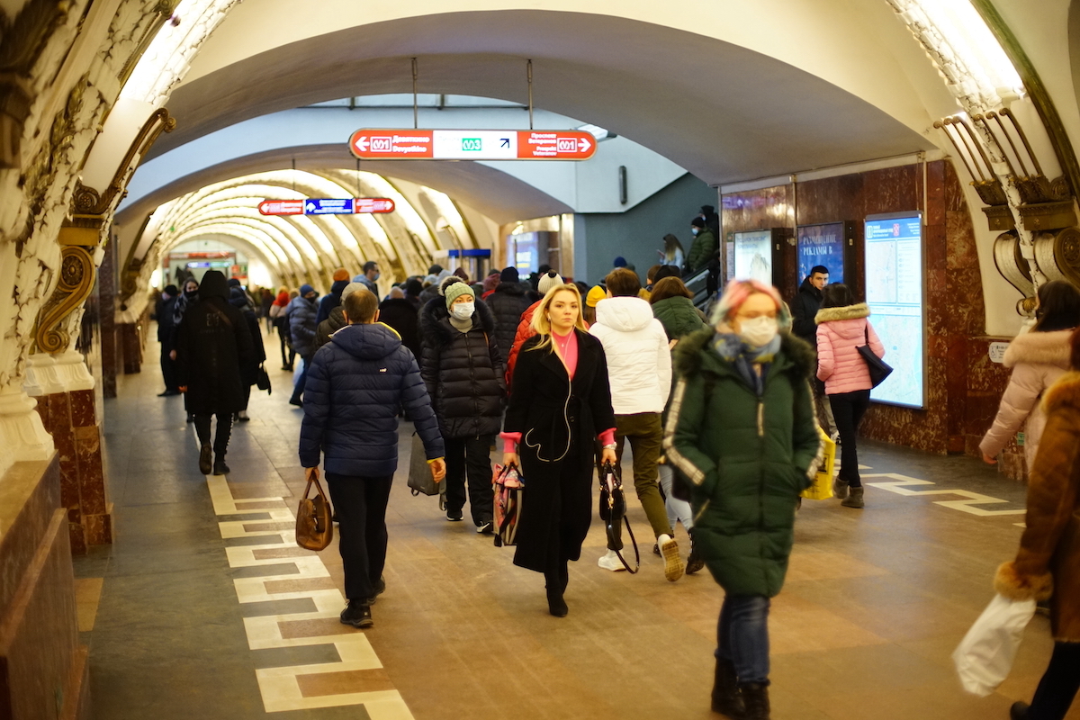 Для пассажиров петербургского метро озвучили новое правило