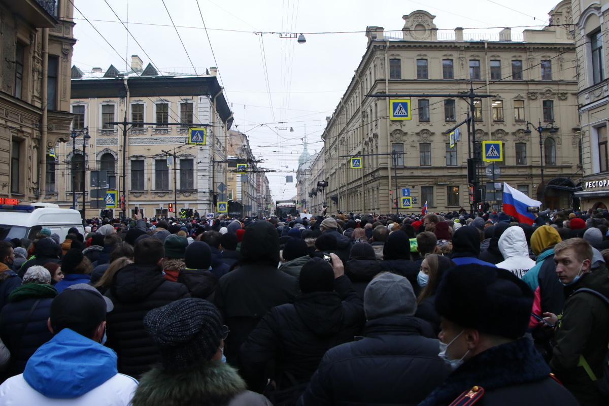 Тревога в питере. Митинг в Питере 2022. Новости СПБ. Митинг около суда.