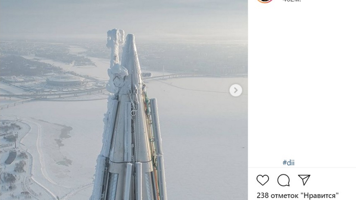 «Лахта Центр» превратился в огромную сосульку