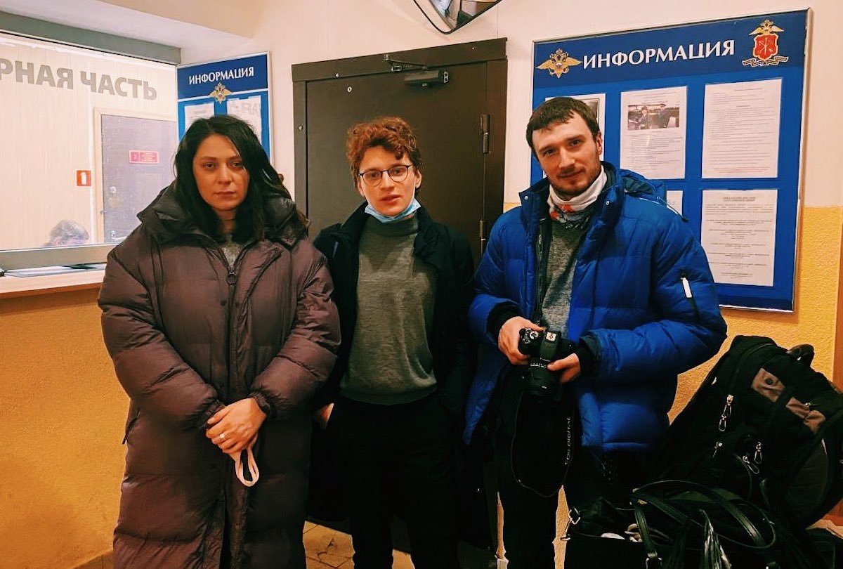 Петербургских активистов не пустили в Москву встречать Алексея Навального