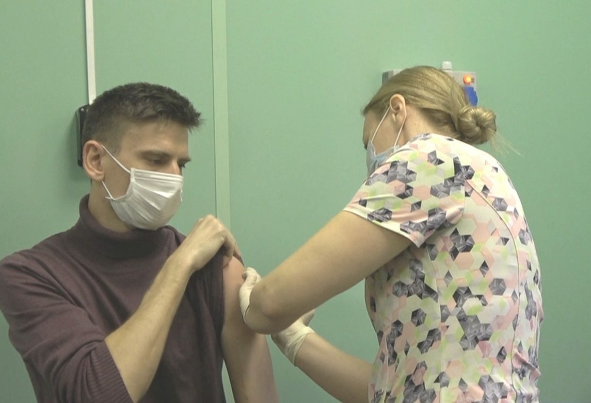 Петербуржцы стали в три раза чаще сообщать в резюме о прививке от коронавируса