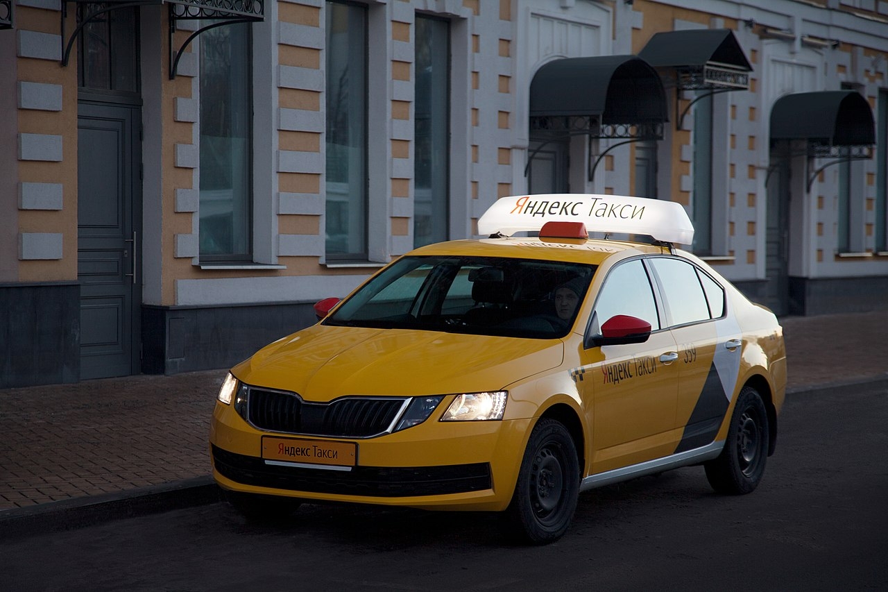 «Яндекс.Такси» покупает часть активов компании «Везёт»