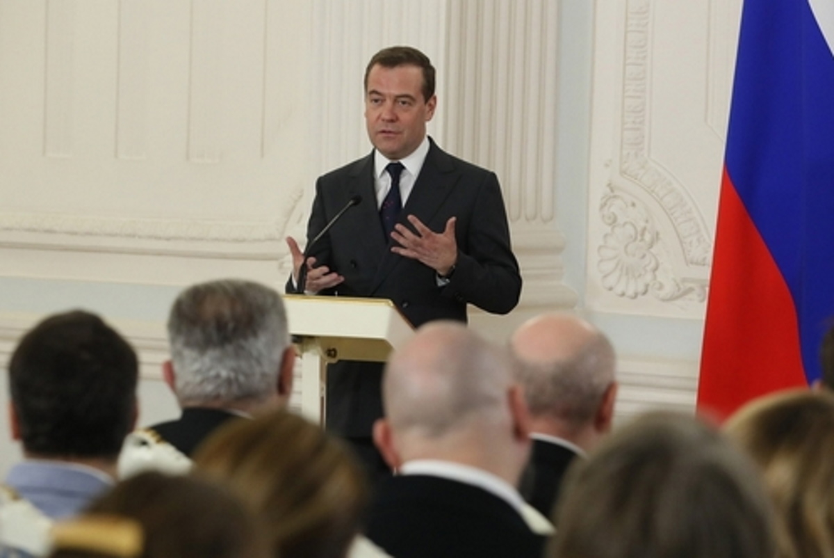 Медведев сообщил об улучшении уровня жизни россиян