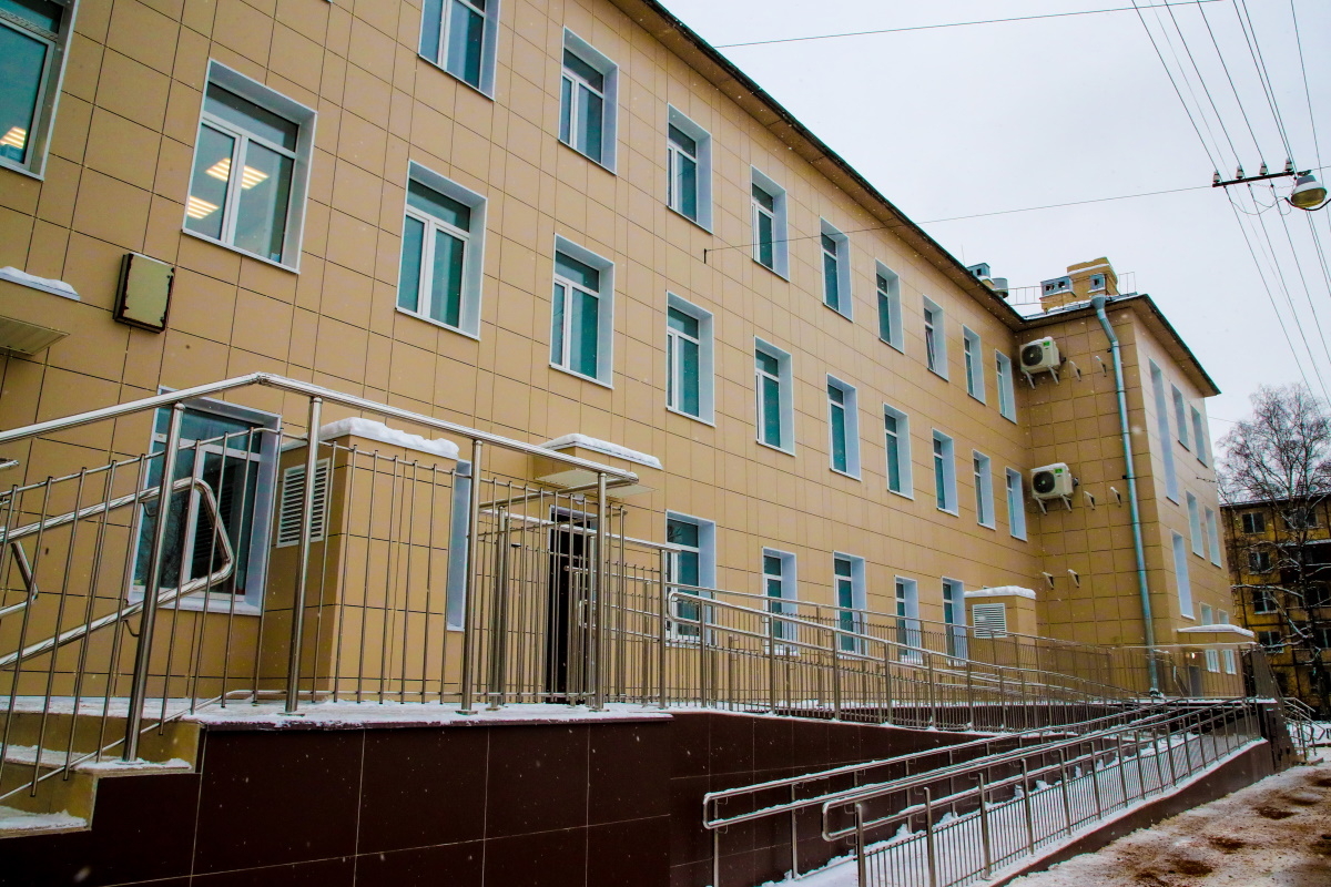 Одну из поликлиник на юге Петербурга закончат ремонтировать в марте