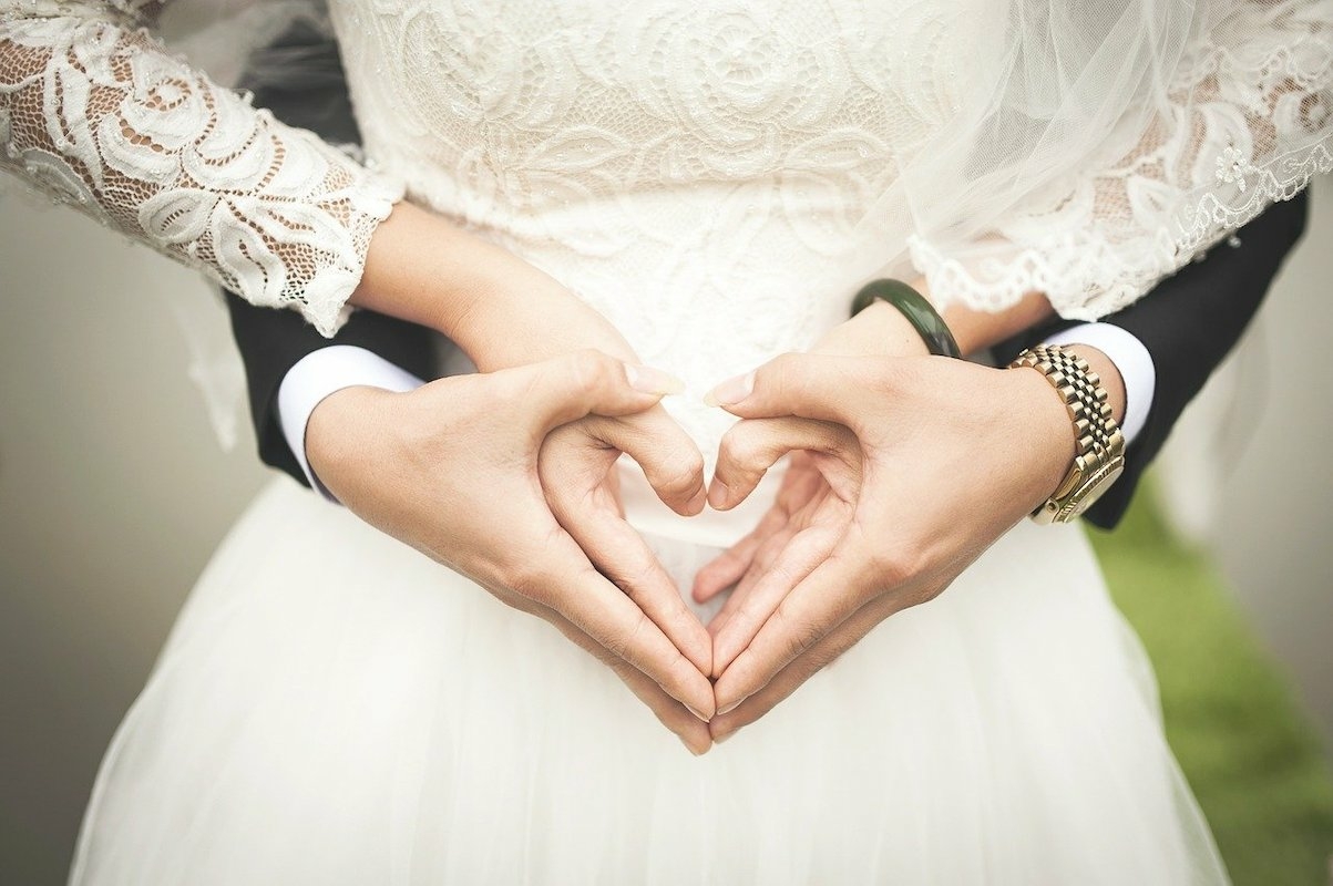 Сотрудники ЗАГСов смогут регистрировать браки на дому и в больницах
