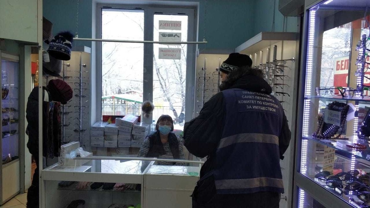 На соблюдение санитарных норм в Петербурге проверили около 400 заведений