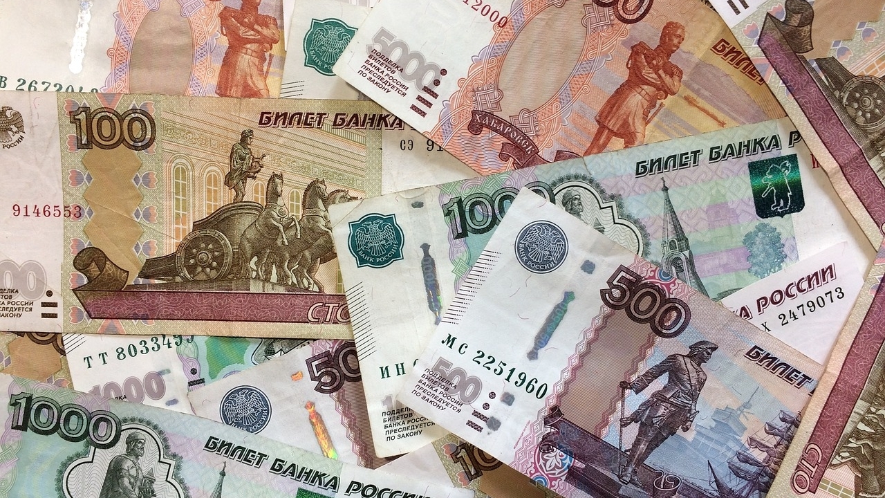 Россиянки озвучили желаемую зарплату мужчин