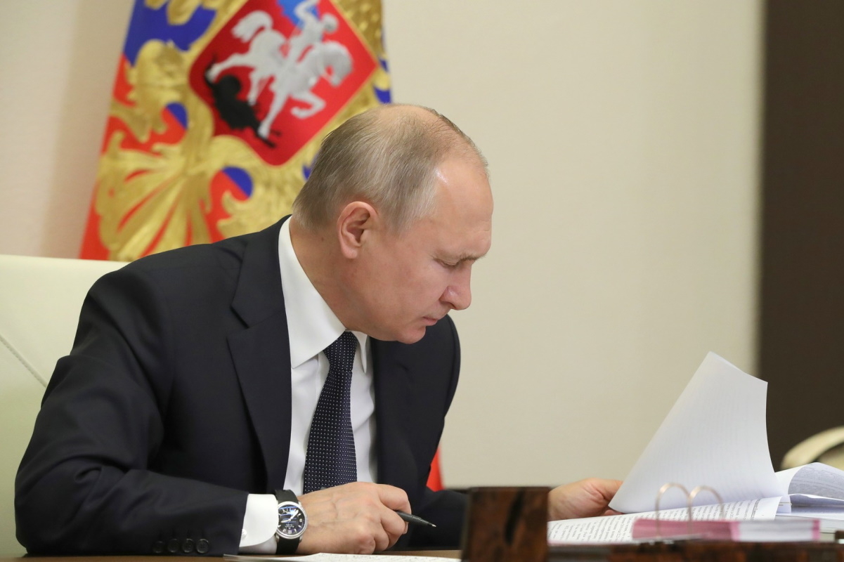 Путин поручил разработать долгосрочные механизмы, гарантирующие цены на товары