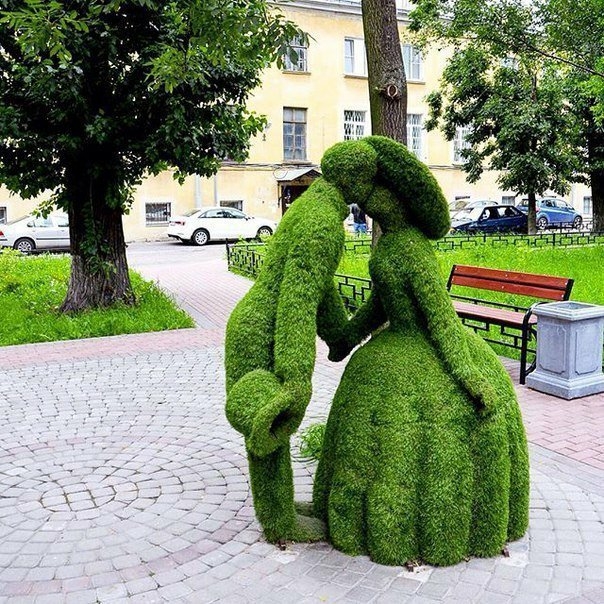 ТОП-5 самых душевных скульптур в Петербурге