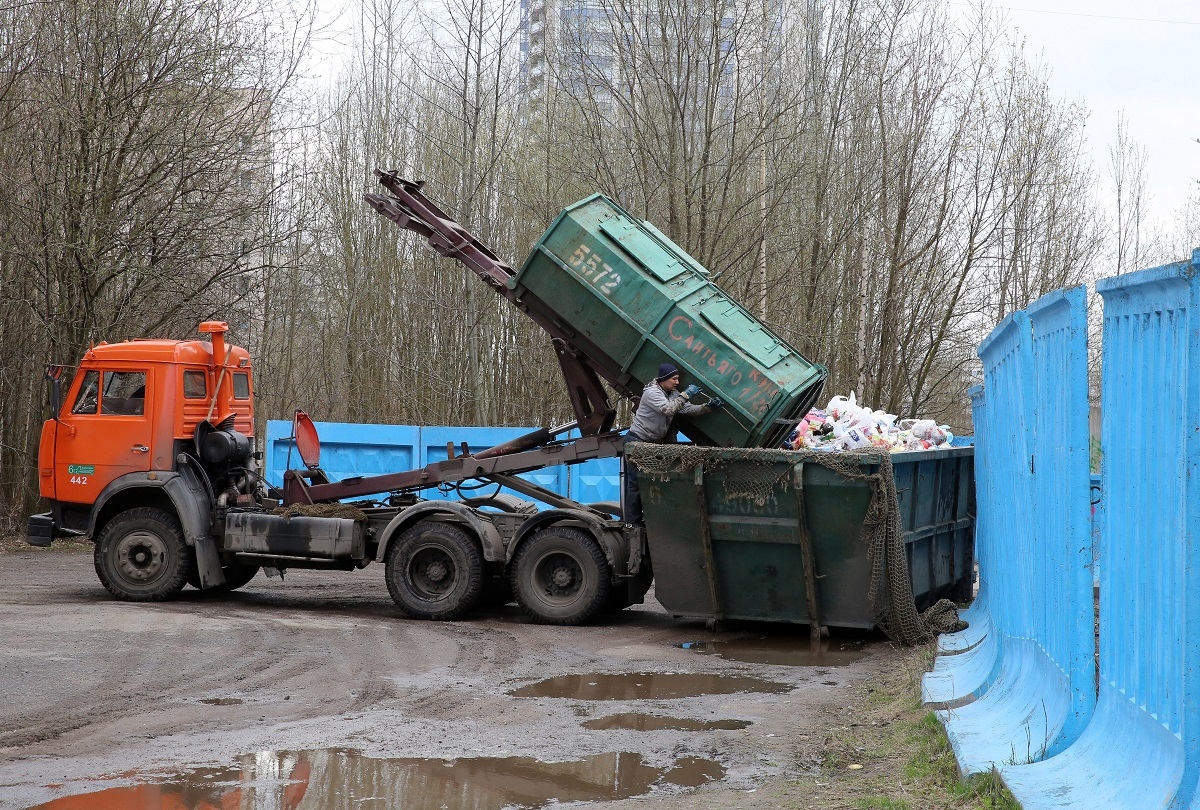 В Ленобласти введут стандарт для мусорных площадок