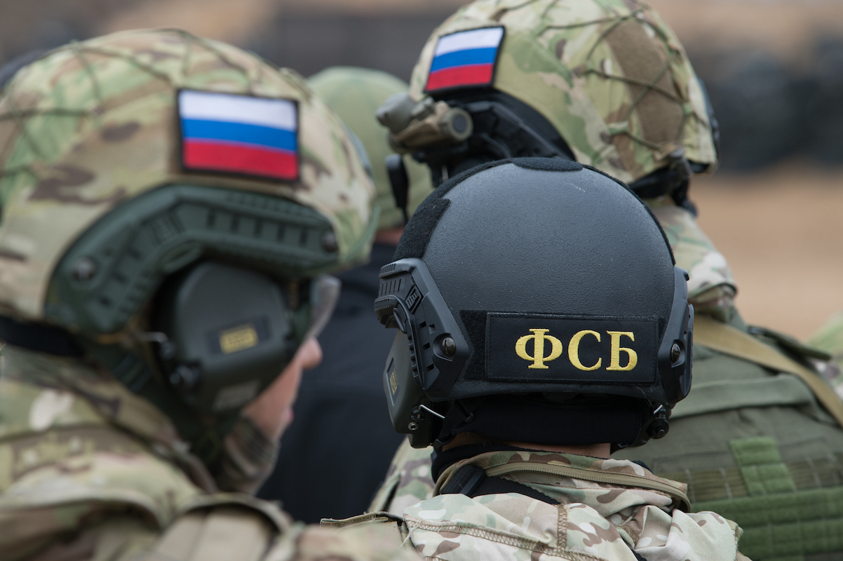 В Петербурге сотрудники ФСБ задержали борца с коррупцией при получении взятки