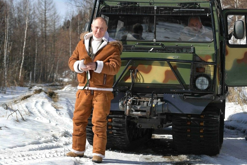 В Петербурге продают костюм Путина за 170 тысяч рублей