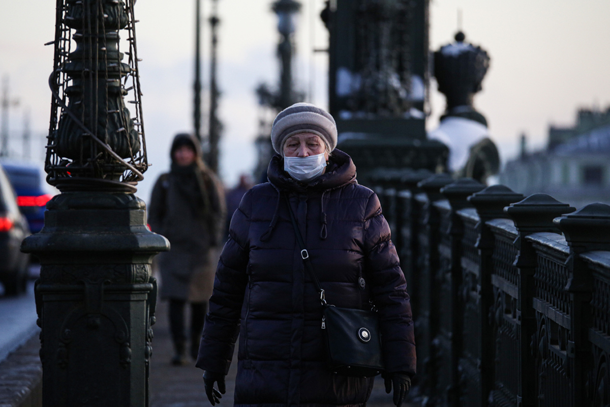 На фоне попыток ослабить ограничения в Петербурге вырос уровень заболеваемости