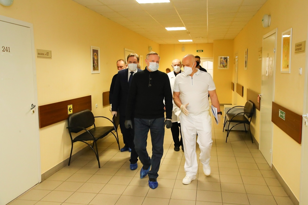 Беглов призвал петербуржцев помочь своим близким прививкой от коронавируса