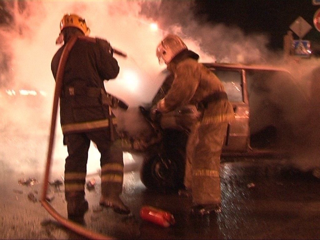 Ночью в Петербурге сгорели две машины