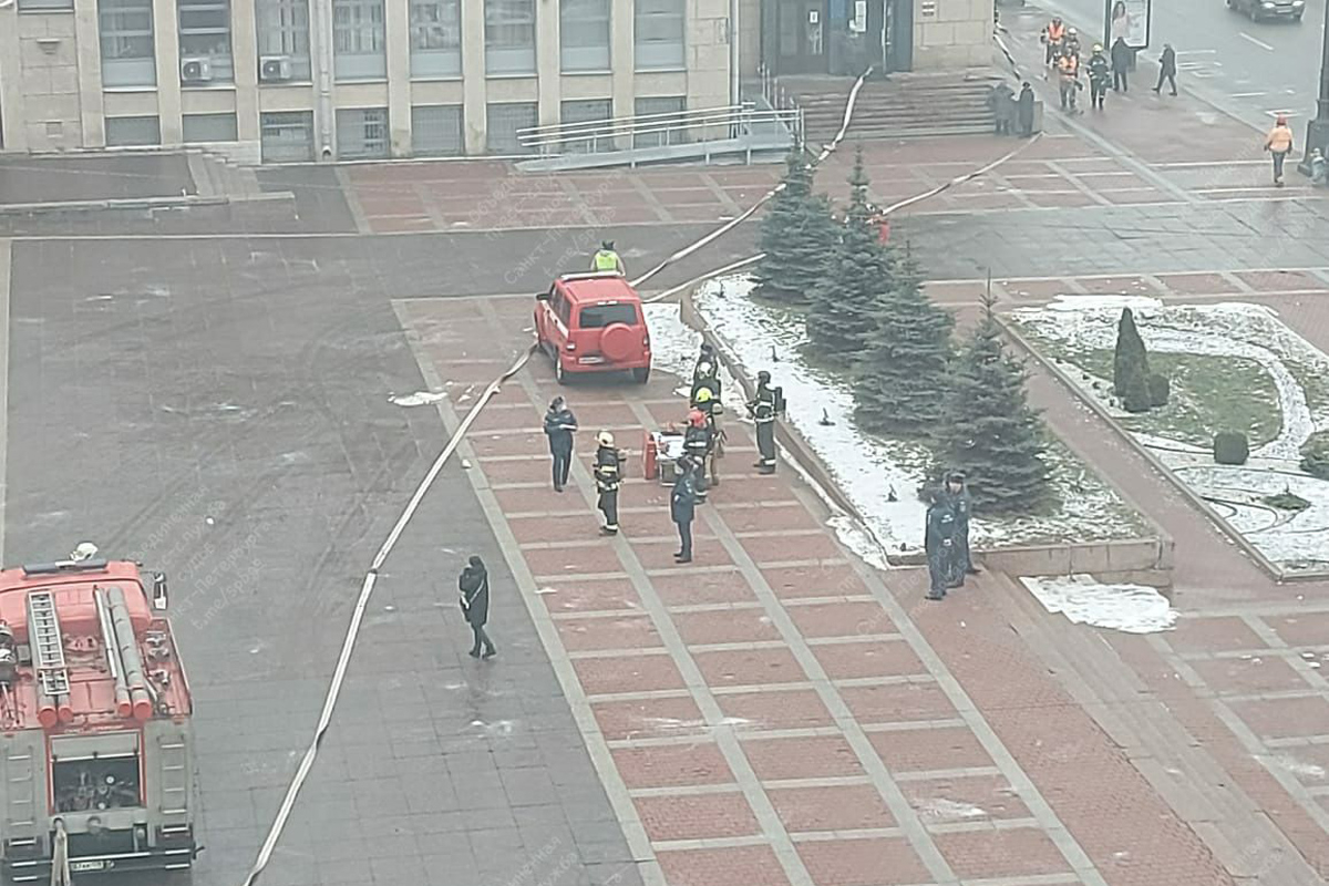 Жители Московского района обеспокоились задымлением близ здания администрации