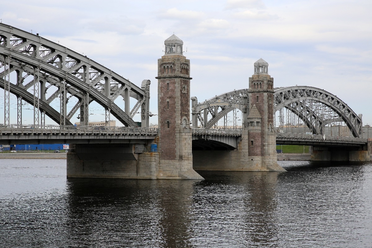В Петербурге в ночь на 3 апреля разведут четыре моста