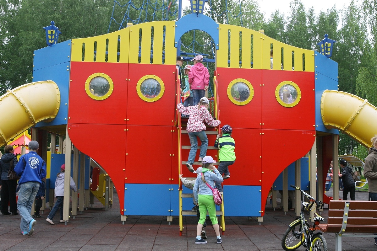 Больше ста тысяч детей из Петербурга летом отдохнут в лагерях