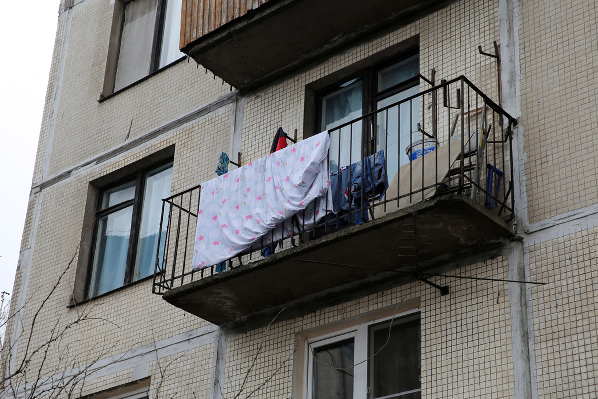 Петербурженку оштрафовали за незаконное остекление балкона на 15 тыс. рублей