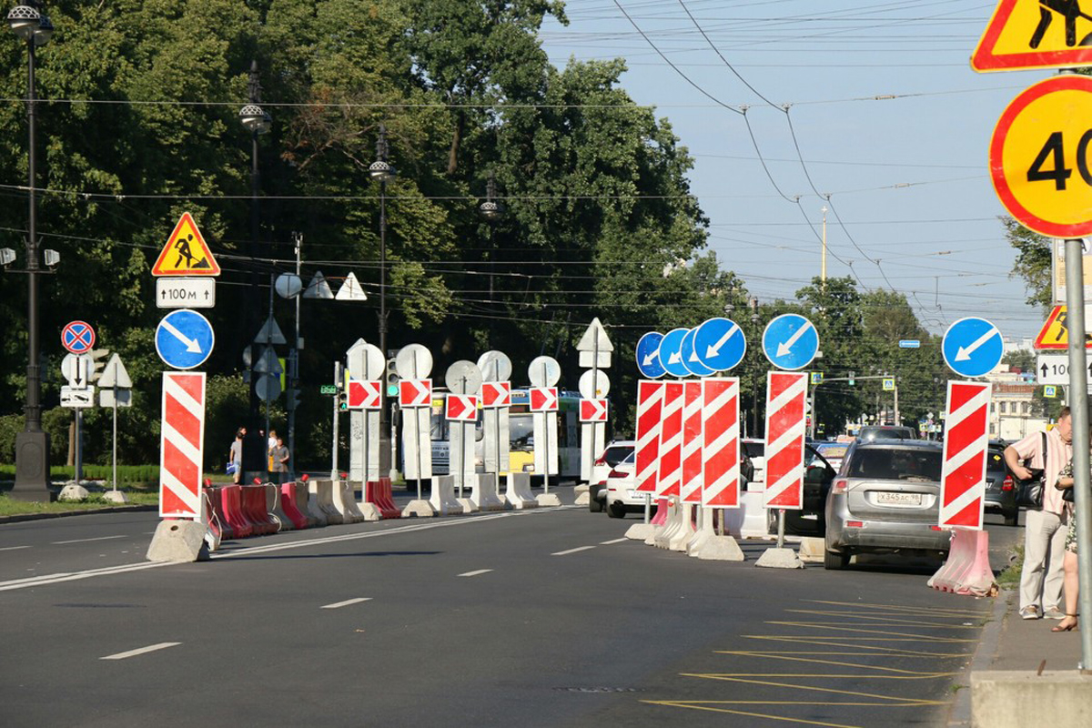 Автомобилистам Петербурга придется смирится с новыми дорожными ограничениями до майских праздников