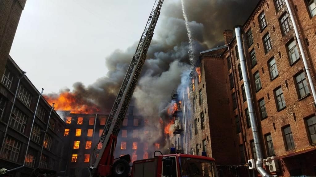 Число пострадавших при пожаре на Невской мануфактуре выросло до трех