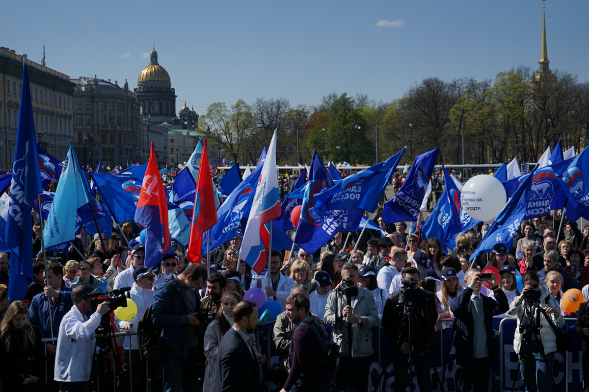 Массовые гуляния и концерт 1 мая на Дворцовой площади отменили