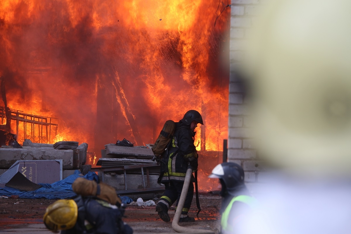 Пострадавшему в пожаре на «Невской мануфактуре» спасателю срочно ищут донора