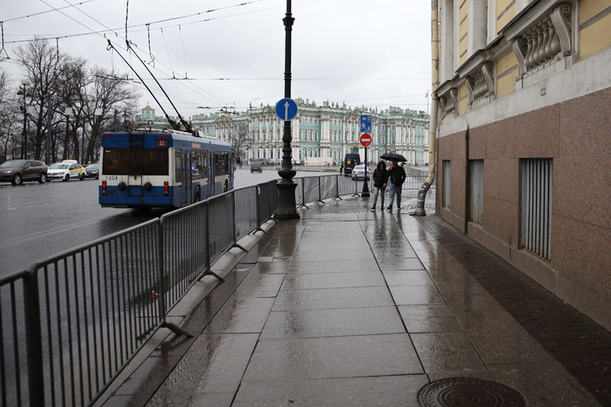 В пятницу утром петербуржцы не смогут добраться на работу на троллейбусе
