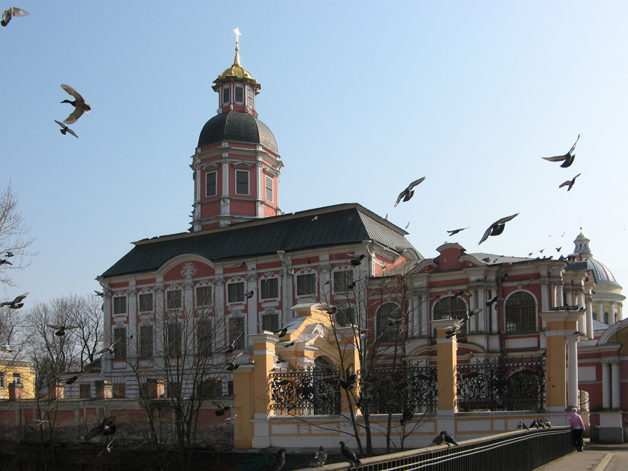 Реставрацию фасадов Благовещенской церкви в Петербурге завершат к 1 сентября