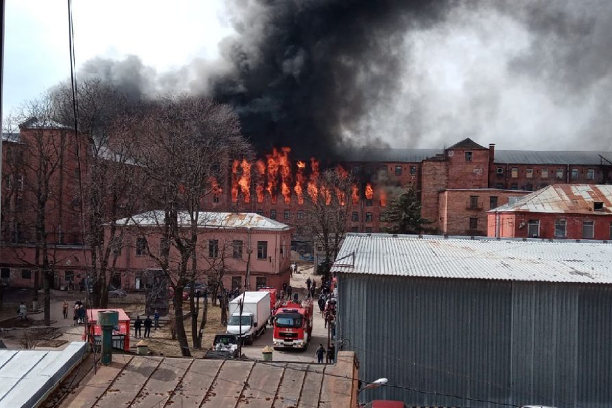 Власти Петербурга наградят погибших и пострадавших при пожаре «Невской мануфактуры» пожарных