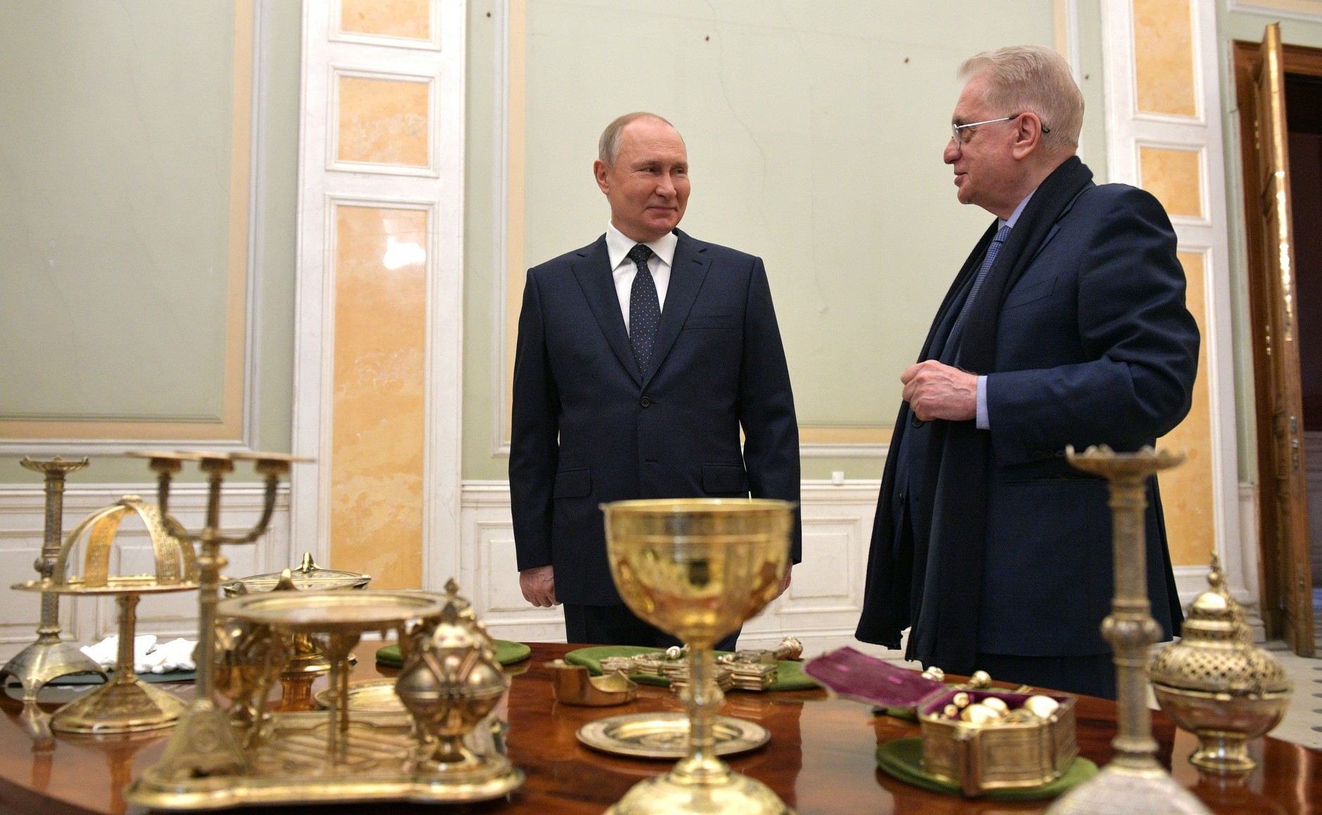 В Эрмитаже рассказали, когда выставят подаренные Путиным экспонаты