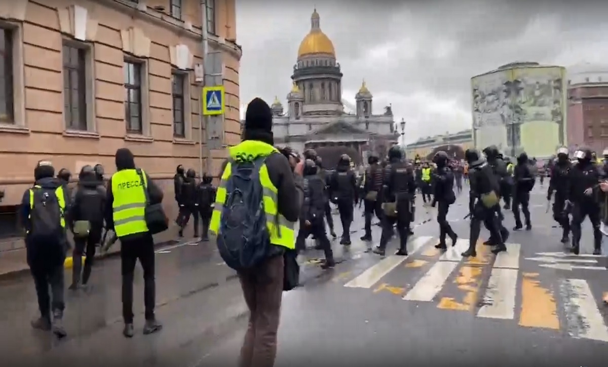 Против протестующих в Петербурге применяли электрошокеры