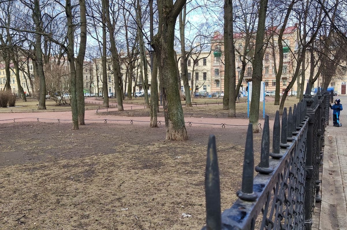 В Петербурге после просушки открыли еще шесть садов, скверов и парков
