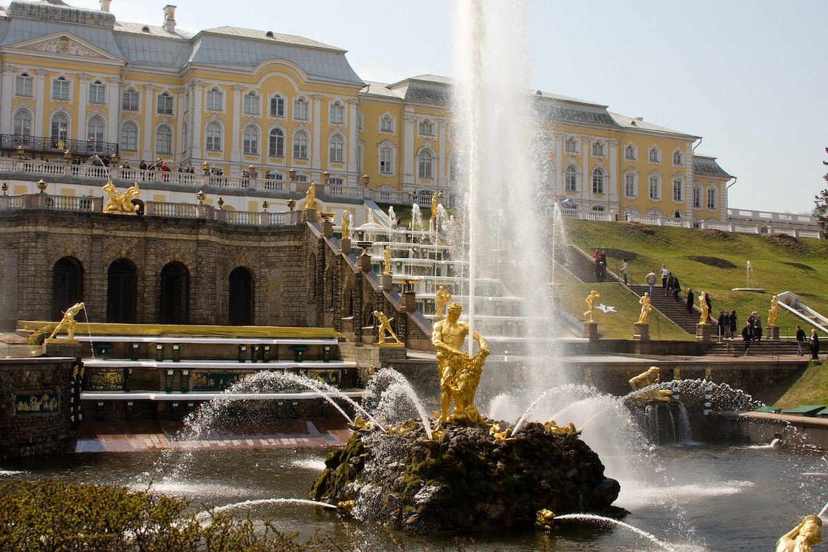 Петергоф сегодня открыл юбилейный сезон фонтанов