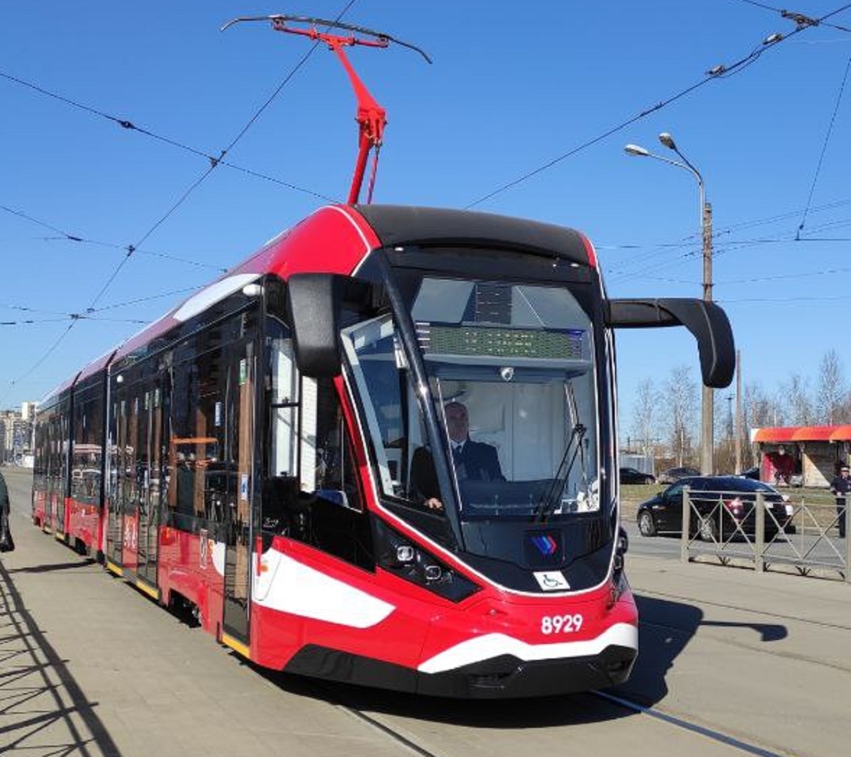 В Петербурге впервые вышел на линию первый трамвай «Витязь-Ленинград»