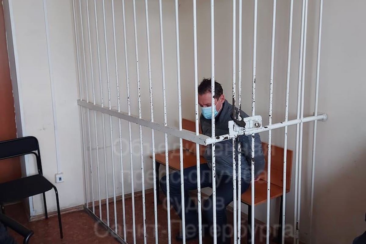 Напавшего на двух человек с ножом бывшего пациента психдиспансера арестовали в Петербурге