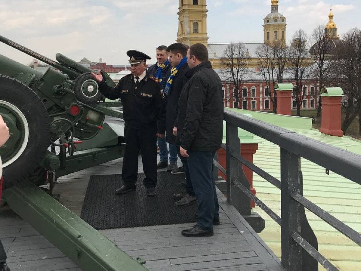 Жириновский отметил день рождения выстрелом из пушки Петропавловской крепости