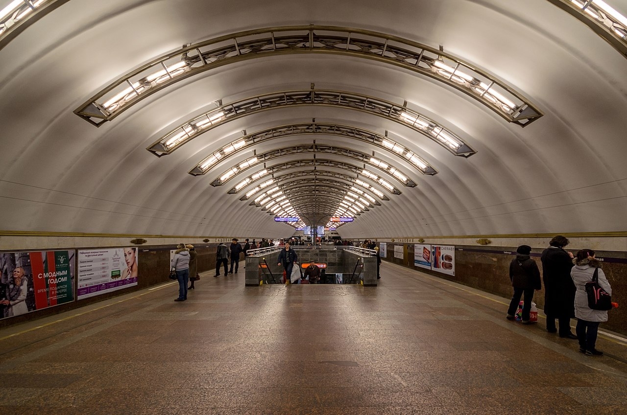 Станция метро «Садовая» закрыта из-за остановки эскалатора