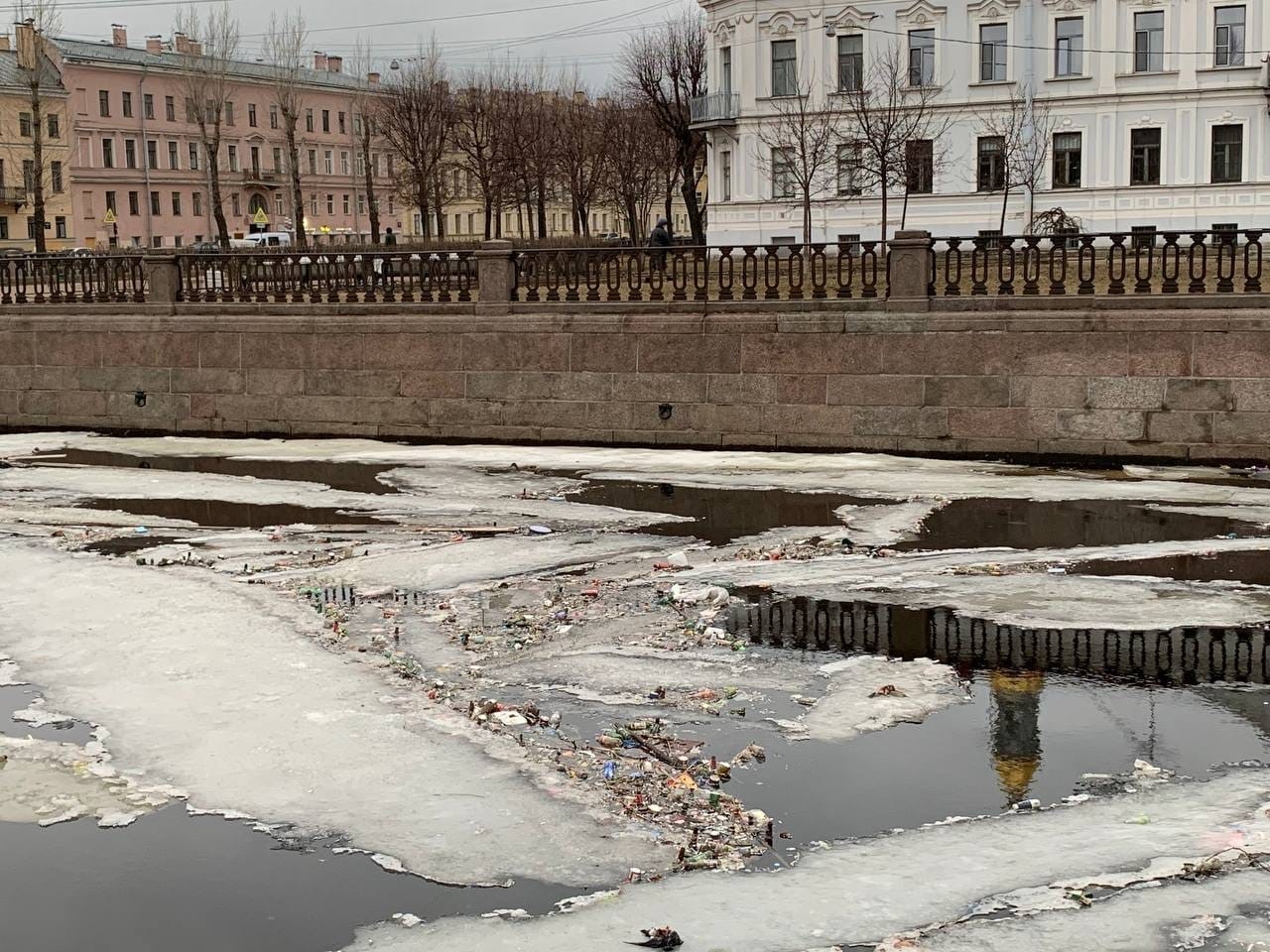 Канал около. Вода в Крюковом канале. Крюковый канал Питер.