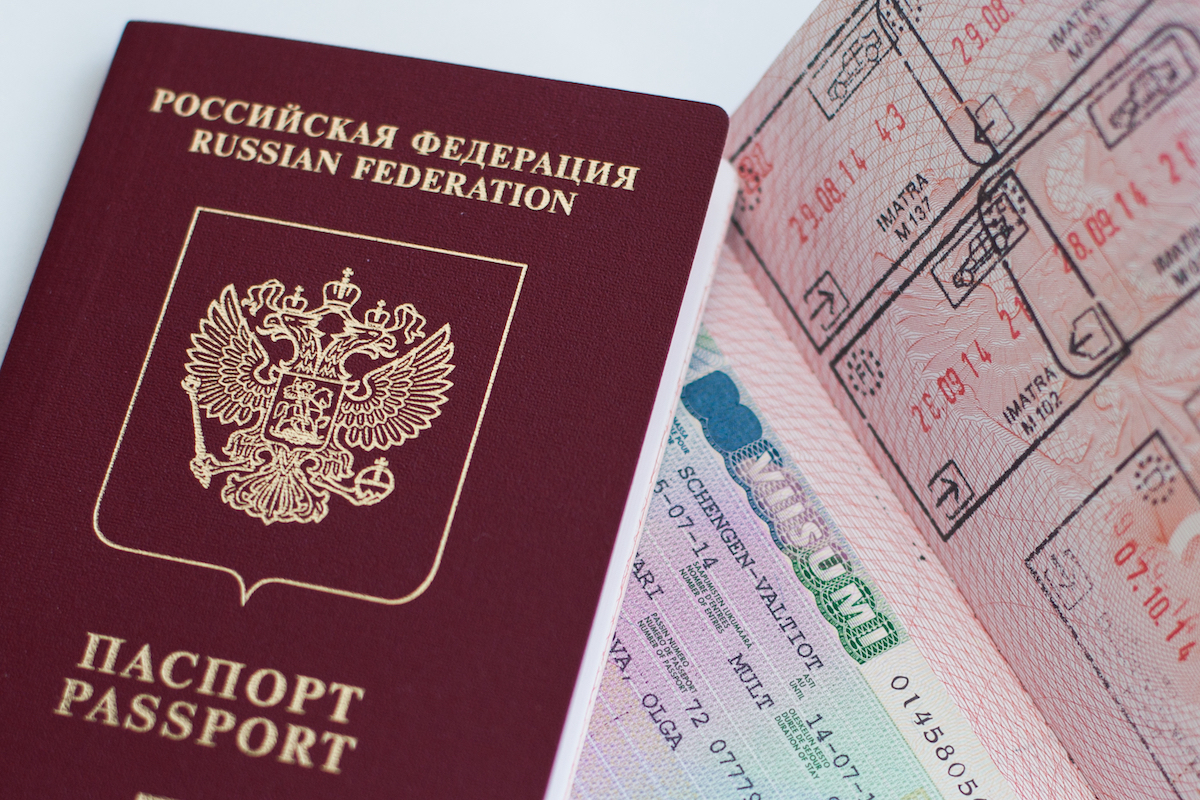 Стали известны сроки возобновления выдачи греческих виз россиянам