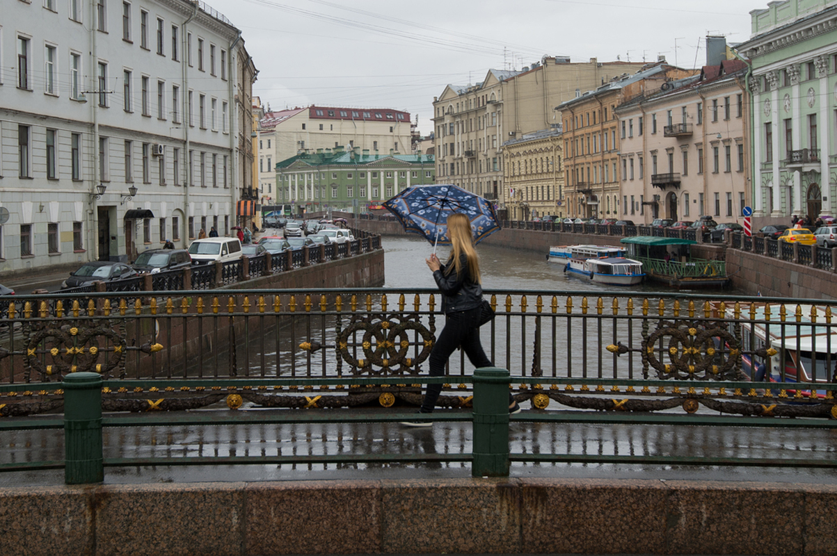 27 мая облачный вихрь принесет в Петербург потепление и дожди