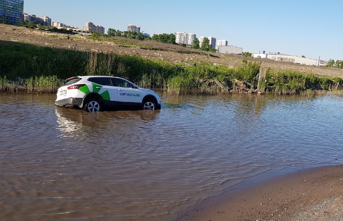 Затонувшая машина в Московской области