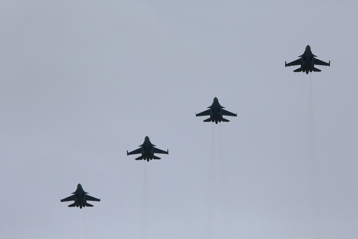 В финале Парада Победы петербуржцам продемонстрировали боевую авиацию