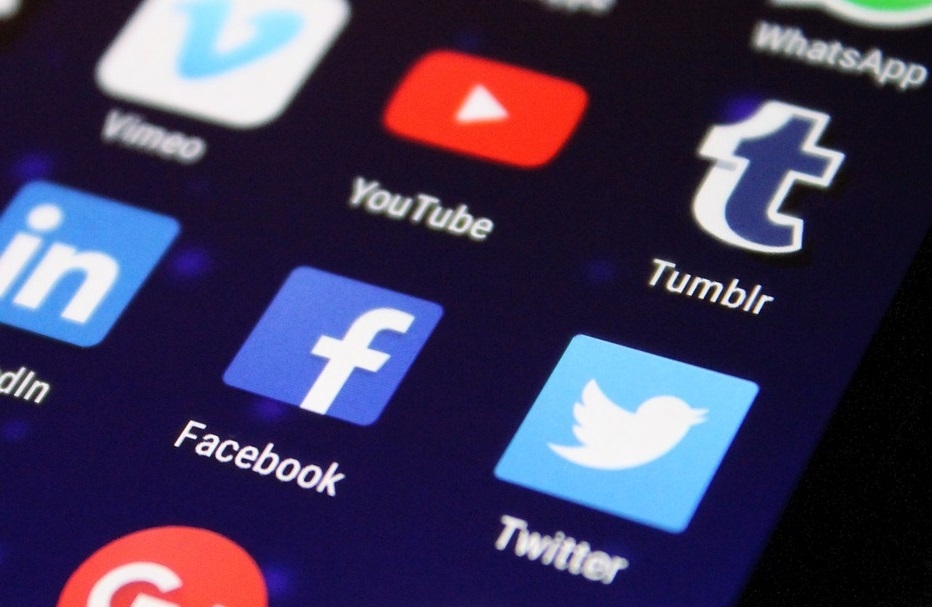 Facebook и Twitter обяжут передавать данные о количестве российских посетителей