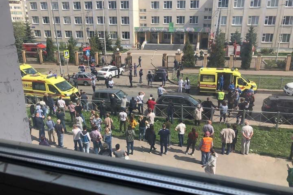 В Казани после стрельбы в школе госпитализировали 13 человек