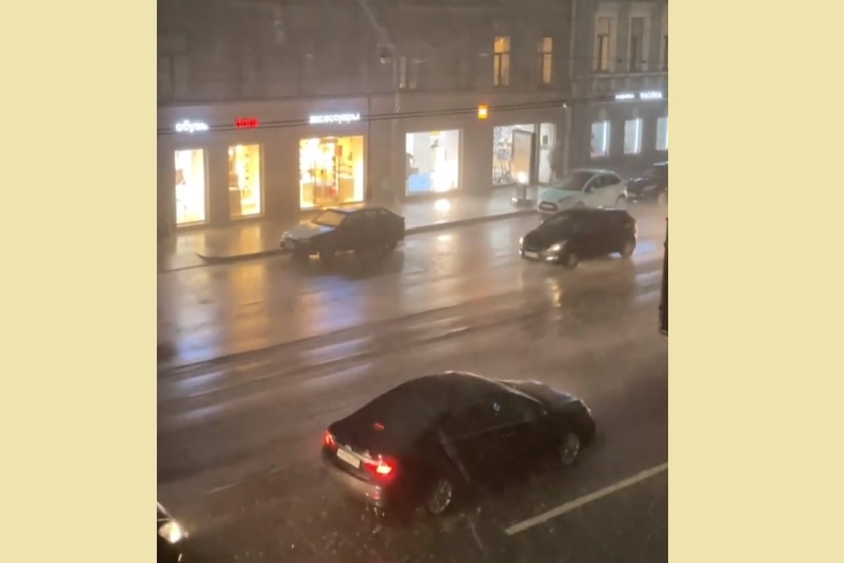 Интенсивность ливня в центре Петербурга в 2,5 раза превысила норму