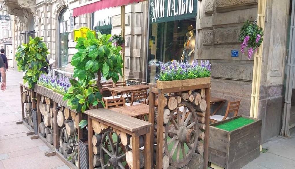 В Петербурге открываются летние кафе